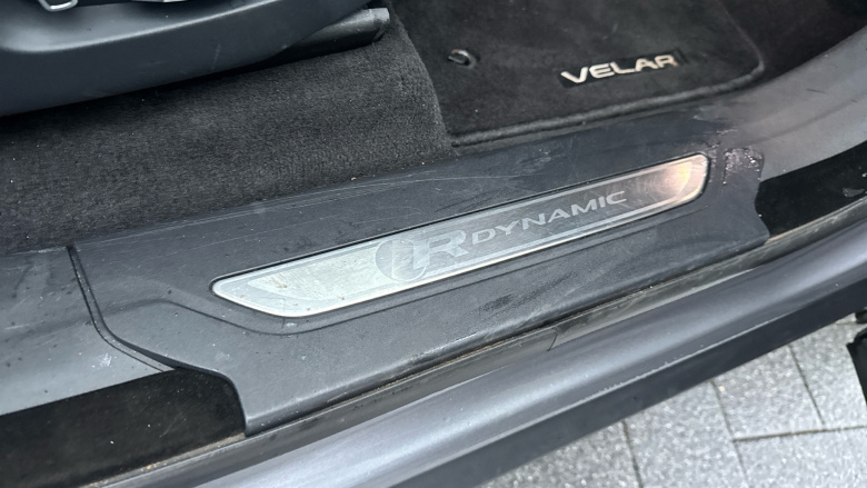 Land Rover Range Rover Velar 2.0 D240 R-Dynamic HSE 5dr Auto Diesel Estate